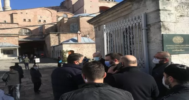 Dündar Osmanoğlu için Ayasofya’da gıyabi cenaze namazı kılındı
