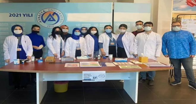Dünya Diyabet Gününde öğrencilerin kan şekeri ölçümü yapıldı
