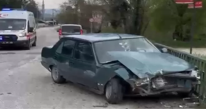 Düzce’de iki otomobil çarpıştı: 4 yaralı