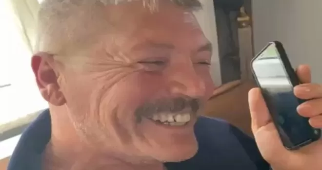 Düzceli muhtardan telefon satıcısına esprili yanıt... Kargo mu, karga mı?