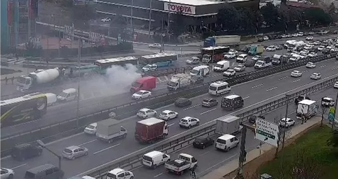 E-5’te korkutan ambulans yangını
