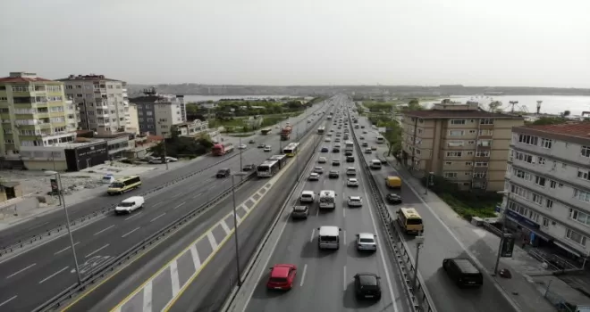 E-5’te sabah saatlerinde trafik yoğunluğu
