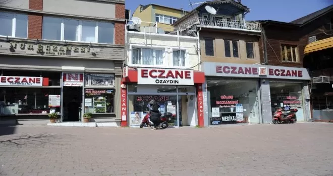 Eczanelerde ücretsiz maske dağıtımı başladı