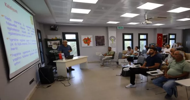 Efes Tarlası’nda nar üreticilerine eğitim