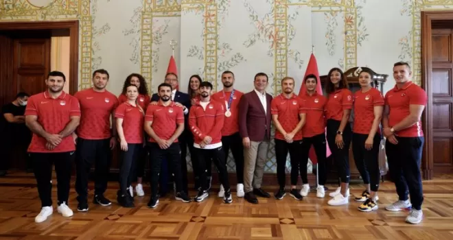 Ekrem İmamoğlu, milli sporcularla buluştu

