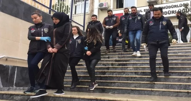 Elinde bastonla yaşlı rolü yaptı, çalıştığı evden 11 kilo altın ve para çaldı

