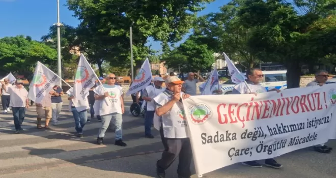 Emeklilerden Keşan’da ’geçinemiyoruz’ yürüyüşü