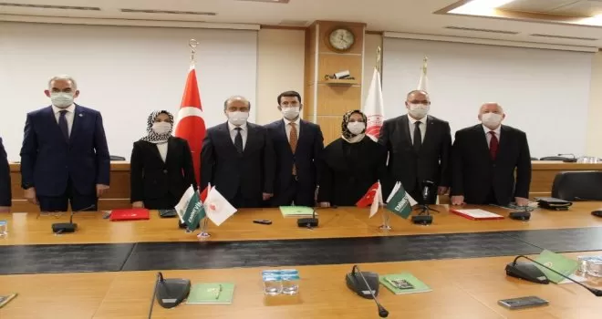 Eminevim’den ‘Geleceğe Nefes Ol’ kampanyasına 100 bin fidan bağışı
