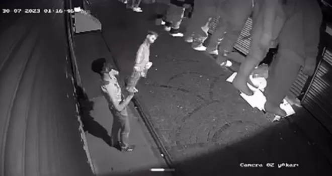 Eminönü’nde cansız manken hırsızlığı kamerada
