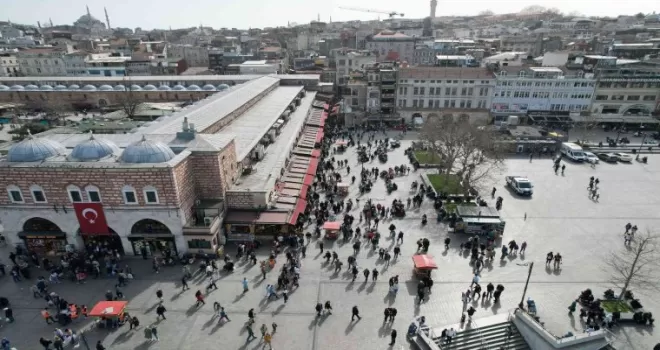 Eminönü’nde ilk iftar öncesi yoğunluk yaşandı
