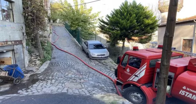 Eminönü’nde itfaiyenin çilesi
