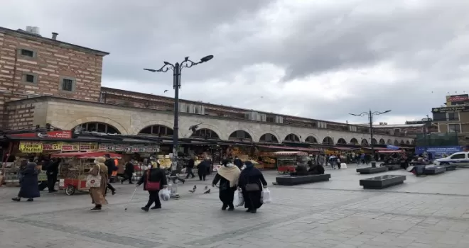 Eminönü’nde Ramazan öncesi alışveriş yoğunluğu
