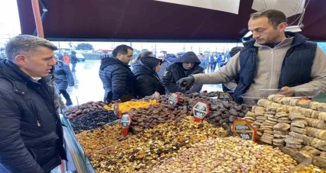 Eminönü’nde Ramazan yoğunluğu
