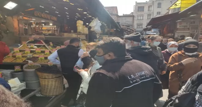 Eminönü’nde Ramazan yoğunluğu
