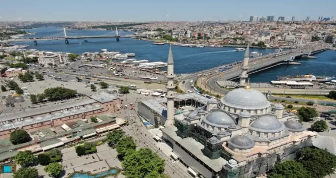 Eminönü’nde yoğunluk havadan görüntülendi
