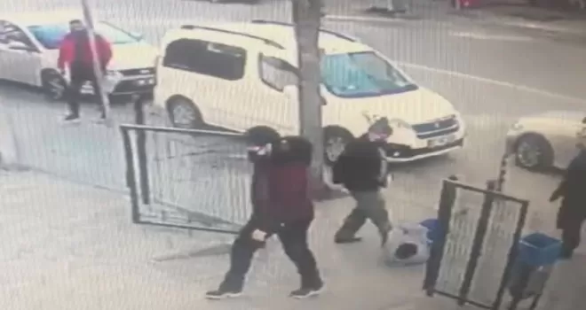 Engelli çocuğa baba şiddeti güvenlik kamerasına yansıdı
