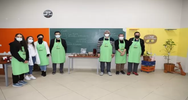 Engelliler Bağcılar’da tropikal meyve yetiştiriyor
