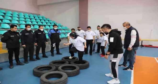 Engelliler polis oldu
