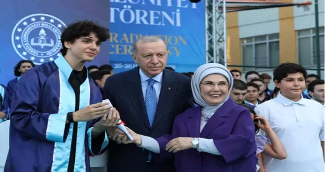 Erdoğan torununa diplomayı verdi