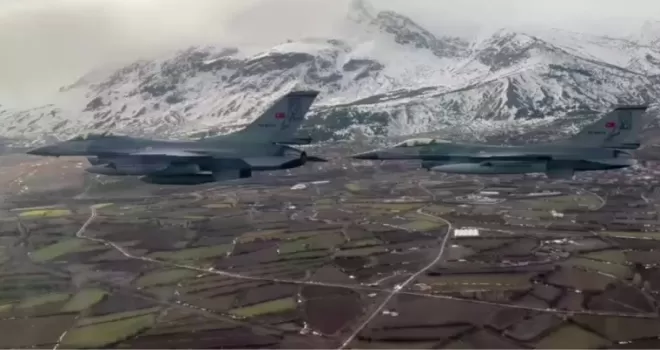 Erzincan semalarında muharip uçak geçişi