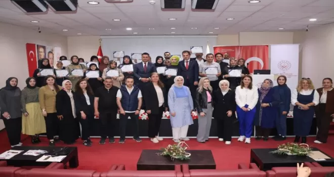 Erzurum’da “Benim Köklü Ailem” projesinde sertifika sevinci