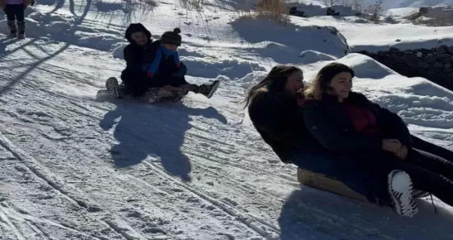 Erzurum Narman’da karne öncesi neşeli anlar