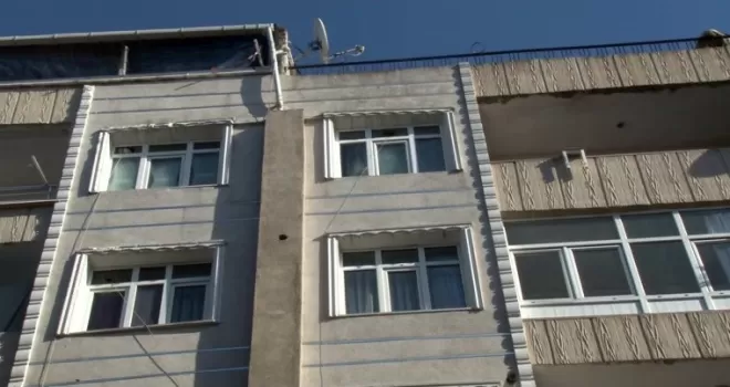 Esenler’de çatı katı yangını, 1 ölü
