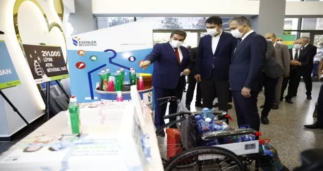 Esenler’de geri dönüşümden elde edilen 500 bin defter öğrencilere dağıtıldı
