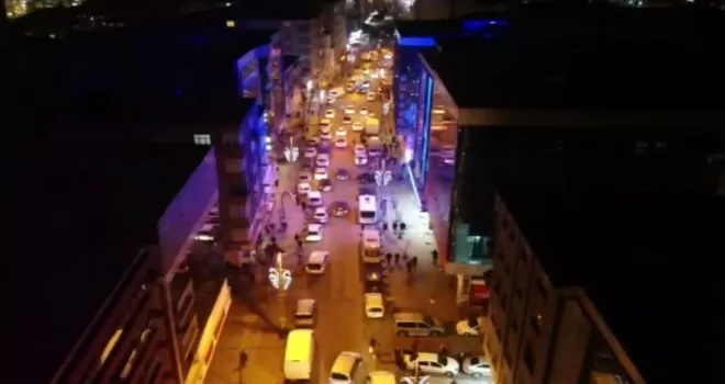 Esenler’de insanlar sokağa akın etti,

