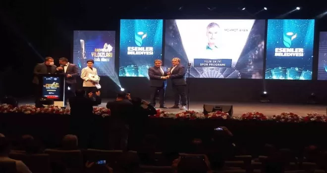 Esenler’de ’Radyonun Yıldızları’ ödüllerini aldı
