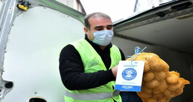 Esenyurt Belediyesi ihtiyaç sahibi vatandaşların yardımına koşuyor
