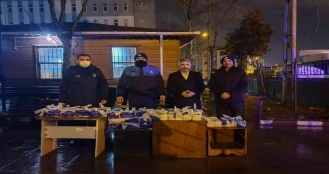 Esenyurt Belediyesi’nden vatandaşlara kandil simidi ikramı
