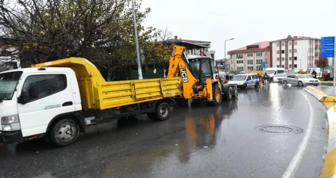 Esenyurt, fırtına sonrası yaralarını sarıyor
