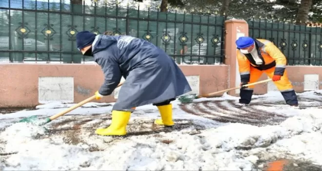 Esenyurt’ta buzlanmaya karşı 2 bin 300 ton tuz kullanıldı
