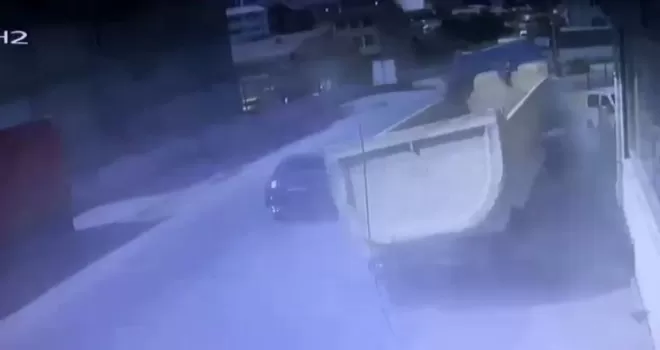 Esenyurt’ta hafriyat kamyonu dehşeti
