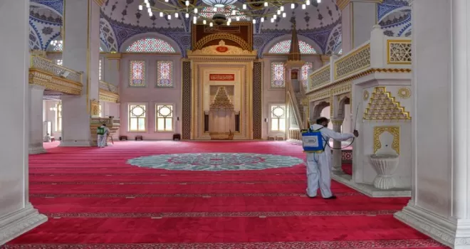 Esenyurt’ta Kadir Gecesi öncesi camiler dezenfekte edildi
