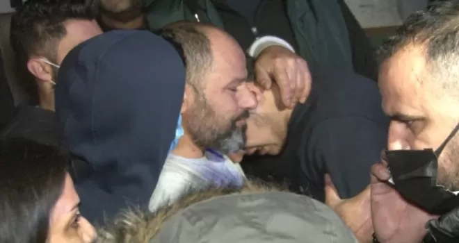 Esenyurt’ta kağıt fabrikasındaki yangın söndürüldü: Mahsur kalan işçi aranıyor
