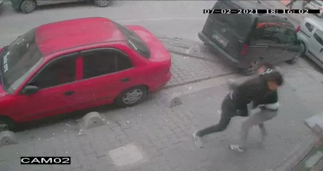 Esenyurt’ta ölen gencin bıçaklanma anı kamerada
