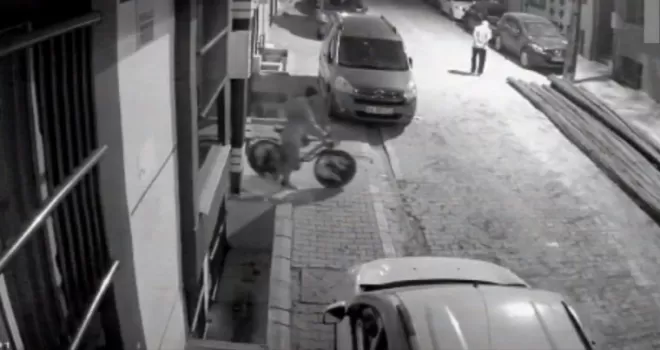 Esenyurt’ta yaşanan bisiklet hırsızlığı kamerada
