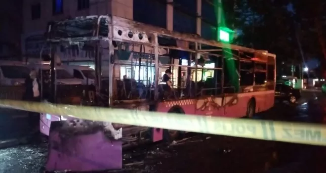 Esenyurt’taki şüpheli şahıs ortalığı ateşe verdi
