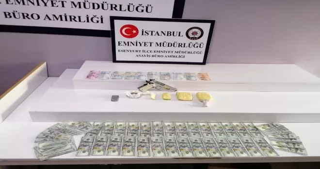Esenyurt’te durdurulan otomobilde sahte 9 bin dolar ele geçirildi

