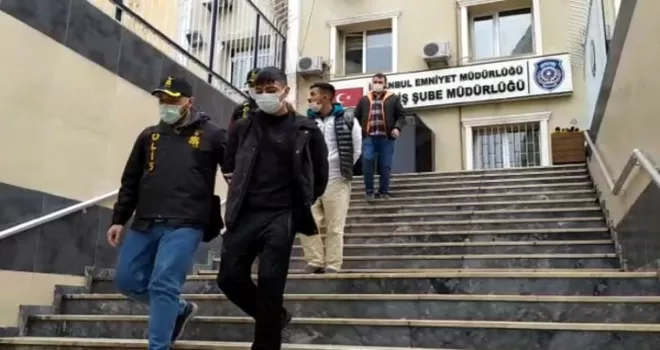 Esenyurt ve Eyüpsultan’da evlere giren hırsızlar, kıskıvrak polise yakalandı
