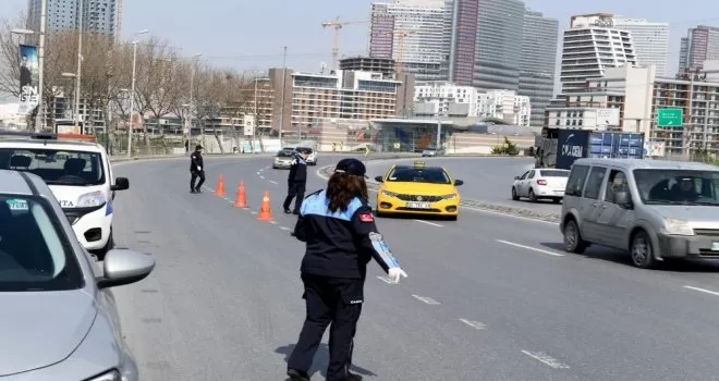 Esenyurt zabıtasından ticari taksilere tek-çift plaka denetimi
