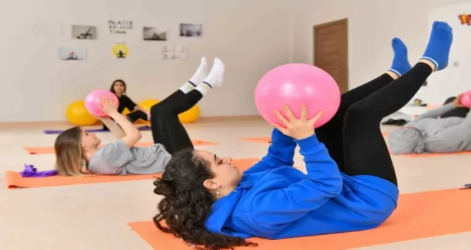 Esenyurtlu kadınlar günün stresini spor kursunda atıyor
