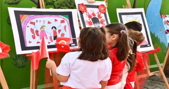 Esenyurtlu miniklerden 100. yıl sergisi

