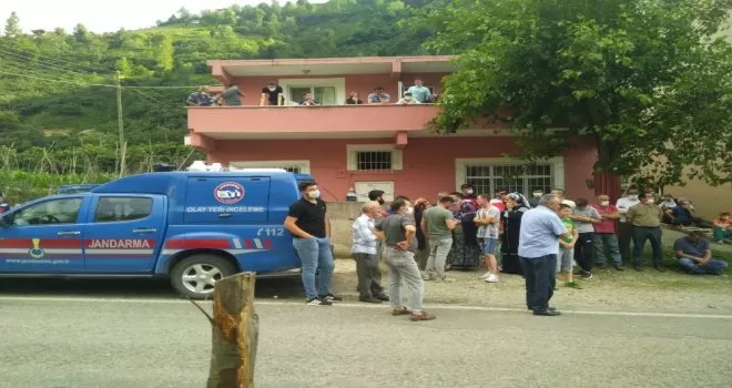 Eşini uyurken bıçaklayarak öldürüp intihar etti
