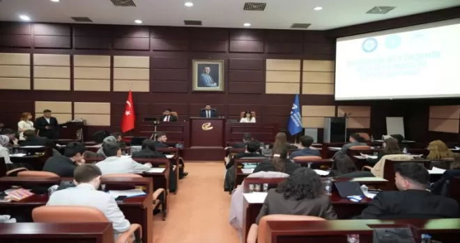 Eskişehir’de gençler meclis kürsüsünde