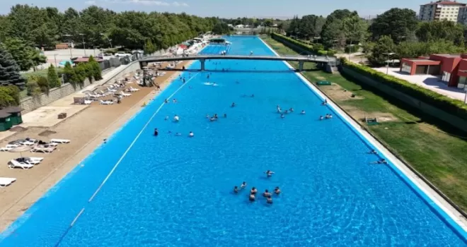 Eskişehir’de Kentpark Yapay Plajı yeni sezonda hizmete açıldı
