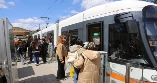 Eskişehir’de öğrenciler “Bas Geç” ile ulaşımda nefes aldı