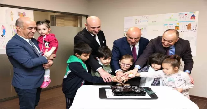 Etlik Şehir Hastanesi’nde fidanlar toprakla buluşturuldu
